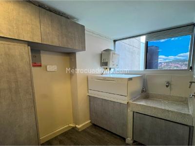 Apartamento de 3 alcobas en venta en Loma De Los Bernal, Medellín, 72 m² · foto 17 de 20
