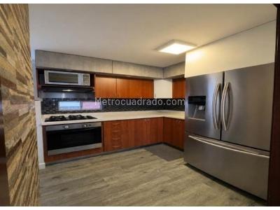 Apartamento de 3 alcobas en venta en Loma De Los Bernal, Medellín, 72 m² · foto 3 de 20