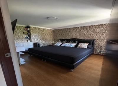 Apartamento de 3 alcobas en venta en Loma De Los Bernal, Medellín, 72 m² · foto 11 de 19