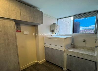 Apartamento de 3 alcobas en venta en Loma De Los Bernal, Medellín, 72 m² · foto 8 de 19