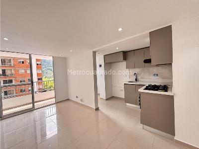 Apartamento de 3 alcobas en venta en Loma De San Jose, Sabaneta, 57 m² · foto 2 de 20