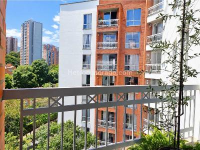Apartamento en venta en Loma De Los Bernal, Medellín · foto 3 de 19