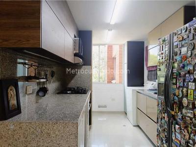 Apartamento en venta en Loma De Los Bernal, Medellín · foto 6 de 19