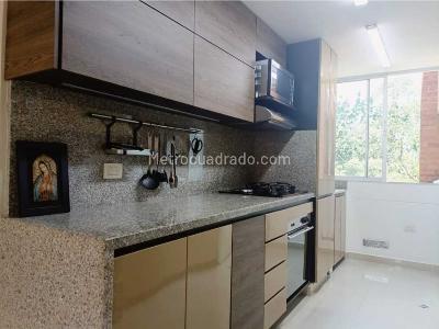 Apartamento en venta en Loma De Los Bernal, Medellín · foto 7 de 19