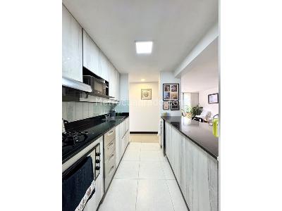 Apartamento en venta en Loma De Los Bernal, Medellín · foto 4 de 20
