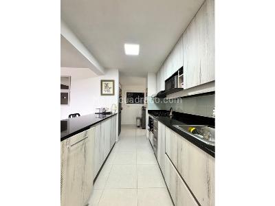 Apartamento en venta en Loma De Los Bernal, Medellín · foto 5 de 20