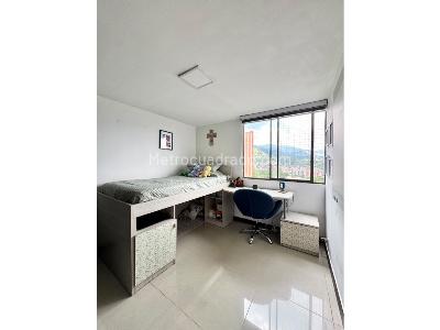 Apartamento en venta en Loma De Los Bernal, Medellín · foto 12 de 20