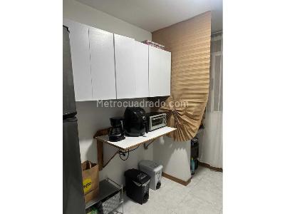 Apartamento de 1 alcoba en venta en Loma De Los Bernal, Medellín, 38 m² · foto 3 de 17