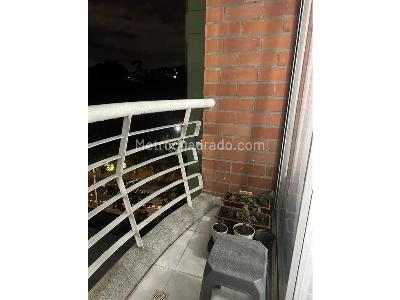 Apartamento de 1 alcoba en venta en Loma De Los Bernal, Medellín, 38 m² · foto 8 de 17