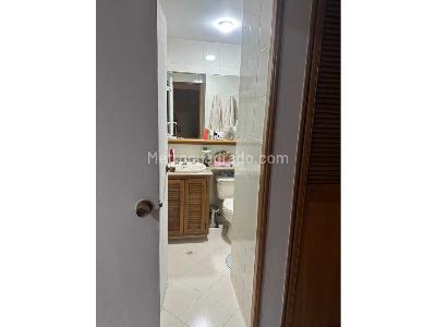 Apartamento de 1 alcoba en venta en Loma De Los Bernal, Medellín, 38 m² · foto 11 de 17
