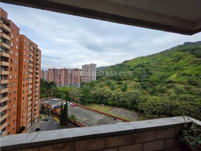 Apartamento en venta en Loma De Los Bernal, Medellín · foto 2 de 20