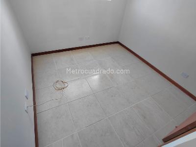 Apartamento de 3 alcobas en venta en Loma De Los Bernal, Medellín, 84 m² · foto 3 de 20