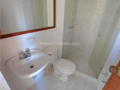 Apartamento de 3 alcobas en venta en Loma De Los Bernal, Medellín, 84 m² · foto 11 de 20