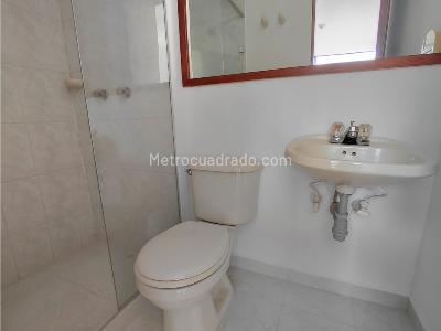 Apartamento de 3 alcobas en venta en Loma De Los Bernal, Medellín, 84 m² · foto 15 de 20