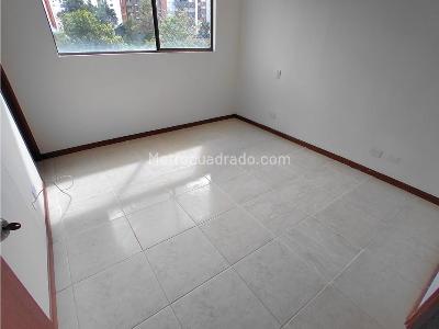 Apartamento de 3 alcobas en venta en Loma De Los Bernal, Medellín, 84 m² · foto 16 de 20