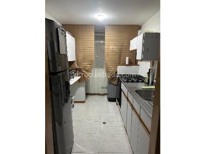 Apartaestudio en venta en Loma De Los Bernal, Medellín, 38 m² · foto 2 de 11