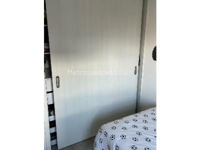 Apartamento de 2 alcobas en venta en Loma De Los Bernal, Medellín, 68 m² · foto 12 de 19