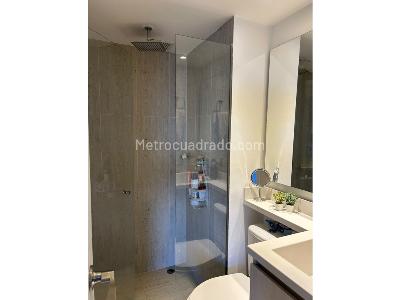 Apartamento de 2 alcobas en venta en Loma De Los Bernal, Medellín, 68 m² · foto 16 de 19