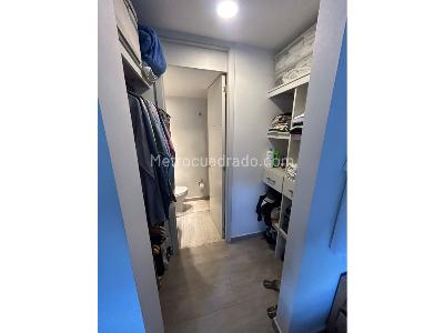 Apartamento de 2 alcobas en venta en Loma De Los Bernal, Medellín, 68 m² · foto 18 de 19