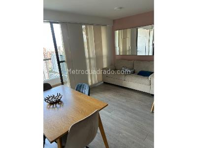 Apartamento de 2 alcobas en venta en Loma De Los Bernal, Medellín, 68 m² · foto 2 de 19