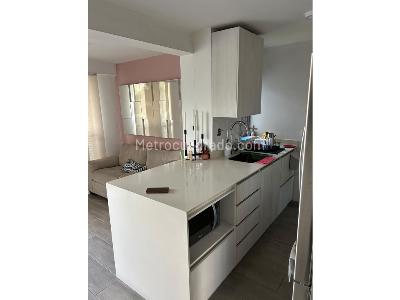 Apartamento de 2 alcobas en venta en Loma De Los Bernal, Medellín, 68 m² · foto 3 de 19