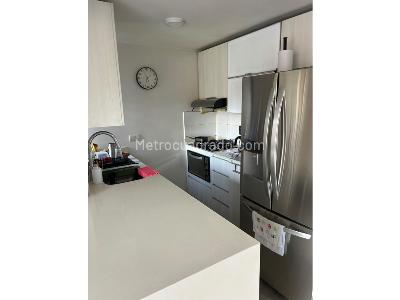 Apartamento de 2 alcobas en venta en Loma De Los Bernal, Medellín, 68 m² · foto 4 de 19