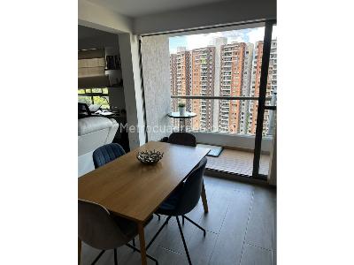 Apartamento de 2 alcobas en venta en Loma De Los Bernal, Medellín, 68 m² · foto 5 de 19