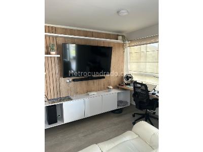 Apartamento de 2 alcobas en venta en Loma De Los Bernal, Medellín, 68 m² · foto 7 de 19
