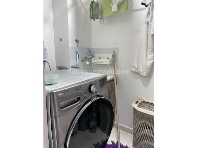 Apartamento de 2 alcobas en venta en Loma De Los Bernal, Medellín, 68 m² · foto 8 de 19