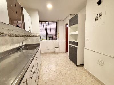 Apartamento de 4 alcobas en venta en Loma Del Indio, Medellín, 80 m² · foto 4 de 20