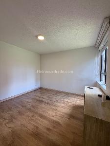 Apartamento de 3 alcobas en venta en Belen Loma De Los Bernal, Medellín, 80 m² · foto 11 de 15