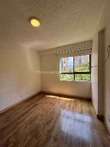 Apartamento de 3 alcobas en venta en Belen Loma De Los Bernal, Medellín, 80 m² · foto 8 de 15