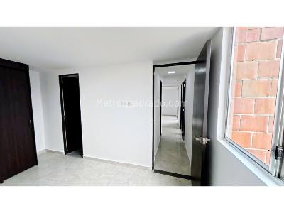 Apartamento de 3 alcobas en venta en Robledo Pajarito, Medellín, 48 m² · foto 16 de 20