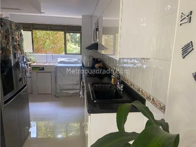 Apartamento en venta en El Poblado, Medellín · foto 5 de 13