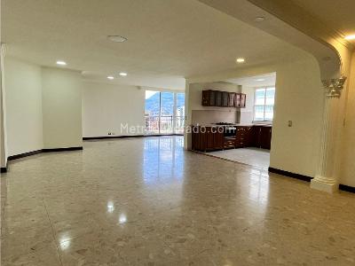Apartamento en venta en El Poblado, Medellín · foto 2 de 15