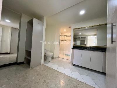 Apartamento en venta en El Poblado, Medellín · foto 8 de 15