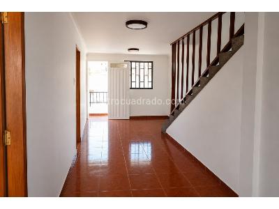 Casa de 3 alcobas en venta en Manrique, Medellín, 67 m² · foto 2 de 19