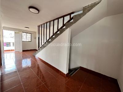 Casa de 3 alcobas en venta en Manrique, Medellín, 67 m² · foto 3 de 19