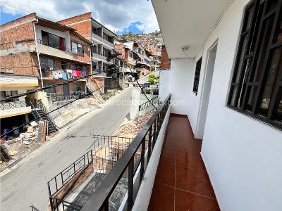 Casa de 3 alcobas en venta en Manrique, Medellín, 67 m² · foto 13 de 19