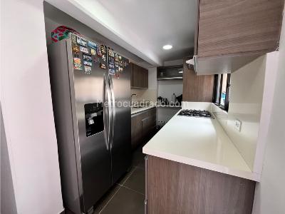 Apartamento de 3 alcobas en venta en La Mota, Medellín, 100 m² · foto 8 de 17