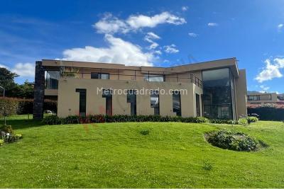 Casa de 4 alcobas en venta en La Calera, La Calera, 580 m² · foto 2 de 20