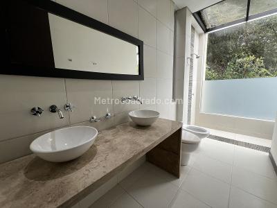 Casa de 2 alcobas en venta en Usaquen, Bogotá, 900 m² · foto 15 de 20
