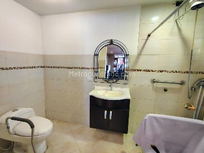 Casa de 5 alcobas en venta en Los Alcazares, Bogotá, 397 m² · foto 12 de 20