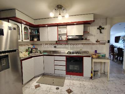 Casa de 5 alcobas en venta en Los Alcazares, Bogotá, 397 m² · foto 13 de 20