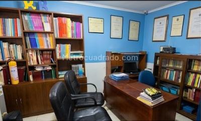 Casa de 5 alcobas en venta en Fontibon Centro, Bogotá, 700 m² · foto 2 de 16