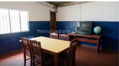 Casa de 5 alcobas en venta en Fontibon Centro, Bogotá, 700 m² · foto 11 de 16
