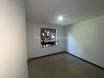 Apartamento de 4 alcobas en venta en Patio Bonito, Medellín, 130 m² · foto 11 de 20