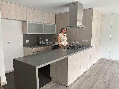 Apartamento de 2 alcobas en venta en El Poblado, Medellín, 101 m² · foto 3 de 20