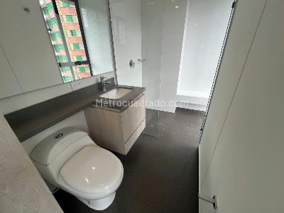 Apartamento de 2 alcobas en venta en El Poblado, Medellín, 101 m² · foto 13 de 20