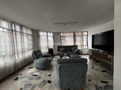 Casa de 5 alcobas en venta en Las Acacias, Bogotá, 252 m² · foto 2 de 12